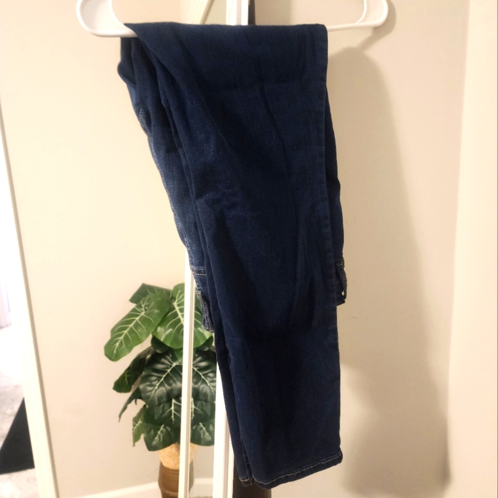 New womens blue stretchy jeans.